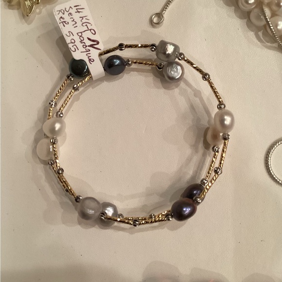 Jewelry - Pearl bracelet